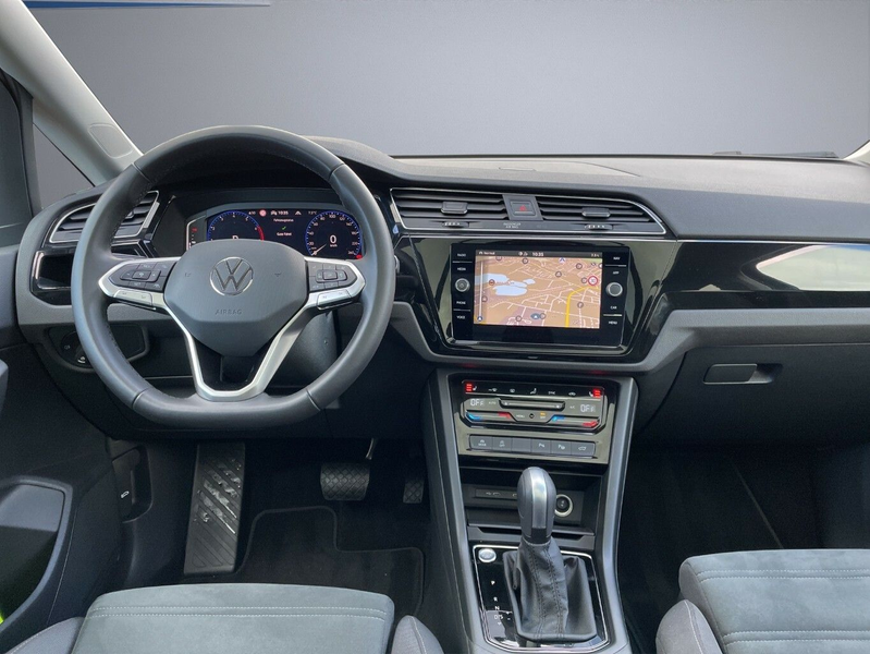 Volkswagen Touran 1.5 TSI R-line 7Sitzer AHK Rückfahrkamera — photo 10