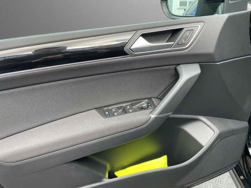 Volkswagen Touran 1.5 TSI R-line 7Sitzer AHK Rückfahrkamera — photo 12