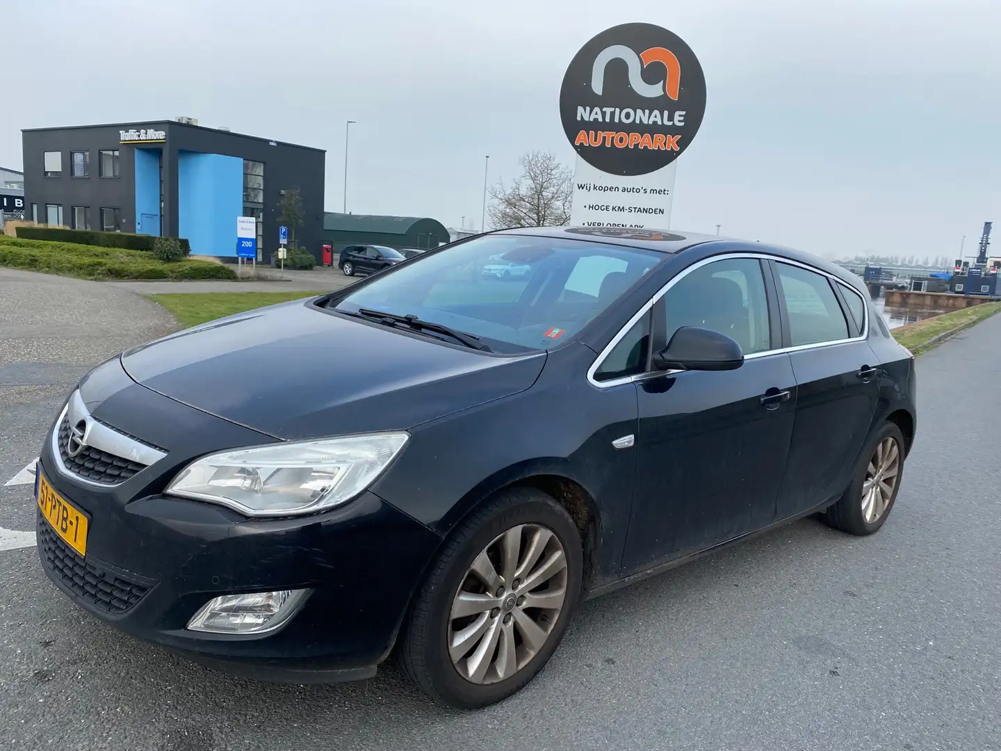 Opel Astra * 1.4 Cosmo * 5-D 2011 * EURO 5 * Zwart - 1
