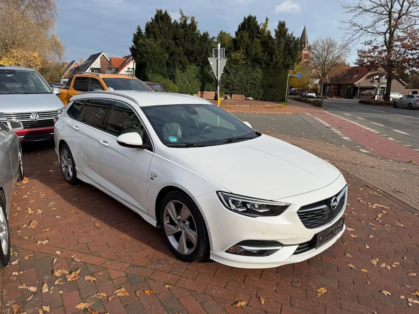 Opel Insignia B ST OPC+HUD+Dynamic+4x4+AHK+1.Hd Weiß - 1