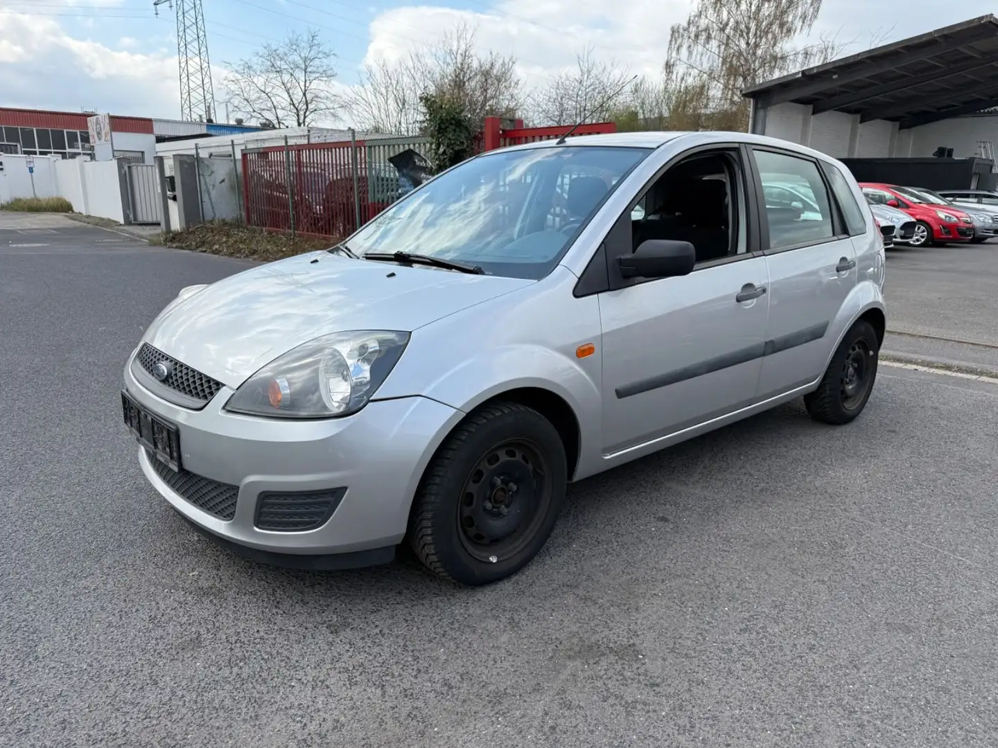 Ford Fiesta 1,3 51 kW Fun X °Klima°Tüv 01/26°124Tkm Grijs - 1