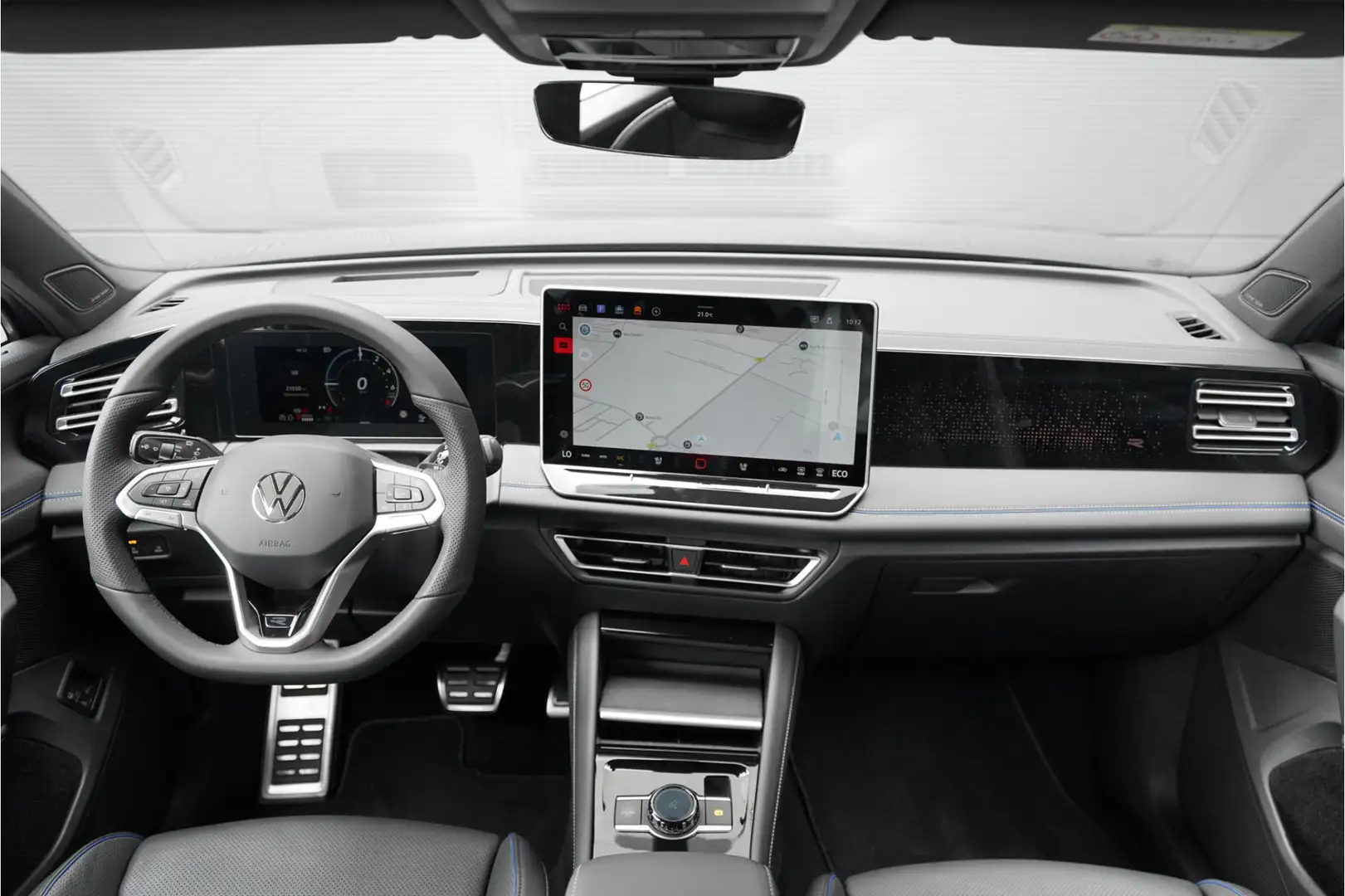 Volkswagen Tiguan 1.5 eHybrid R-Line HUD Leder 360° Stoelmassage Grijs - 2