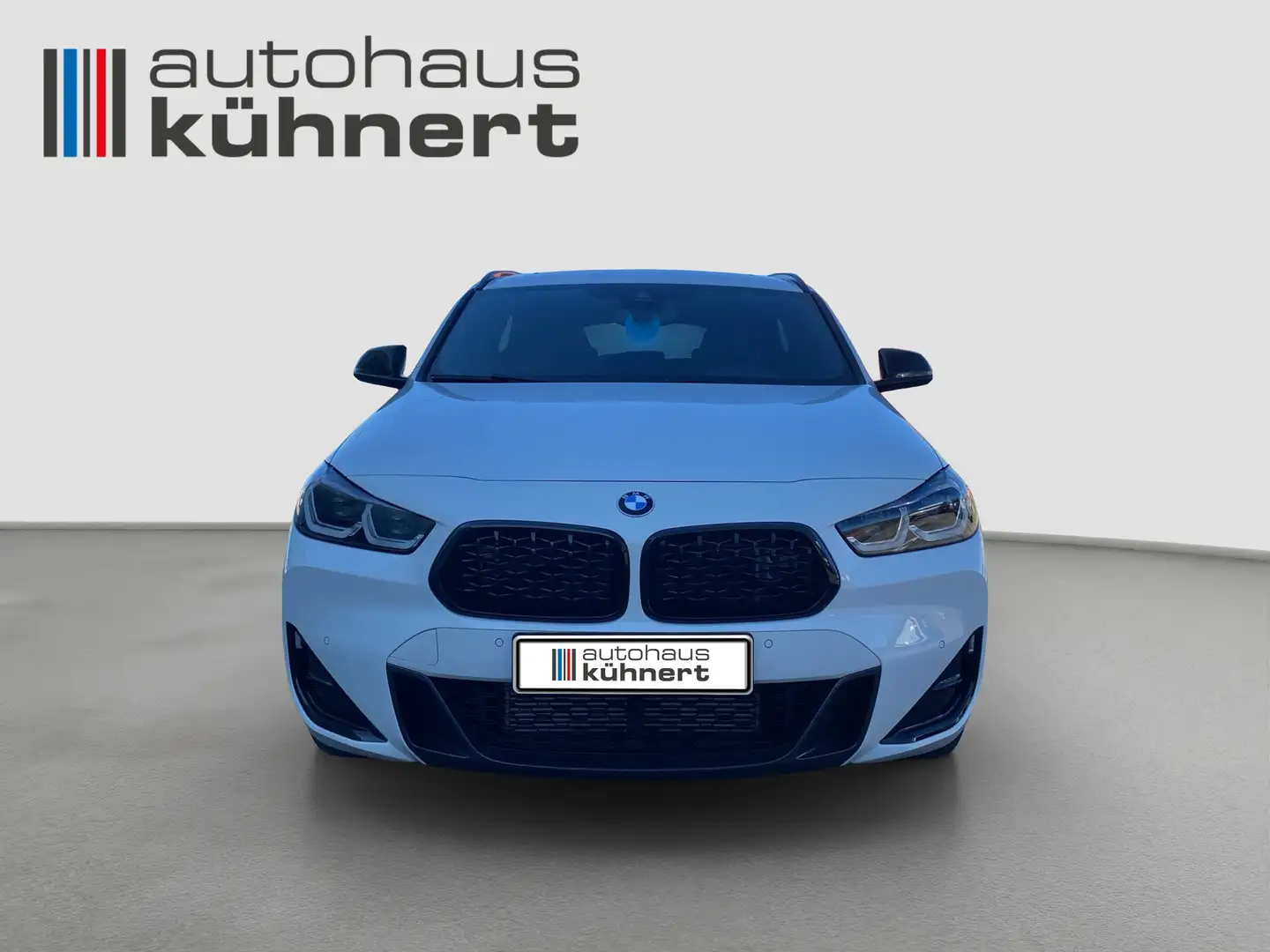 BMW X2 M35i ///M Sitze PanoSD Shadow Parkassist HiFi Weiß - 2