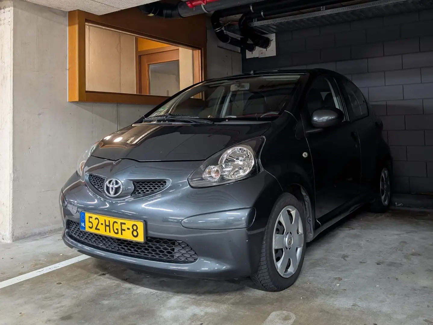 Toyota Aygo Aygo 1.0-12V + Grijs - 1