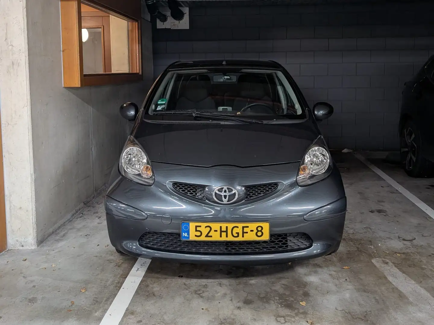 Toyota Aygo Aygo 1.0-12V + Grijs - 2
