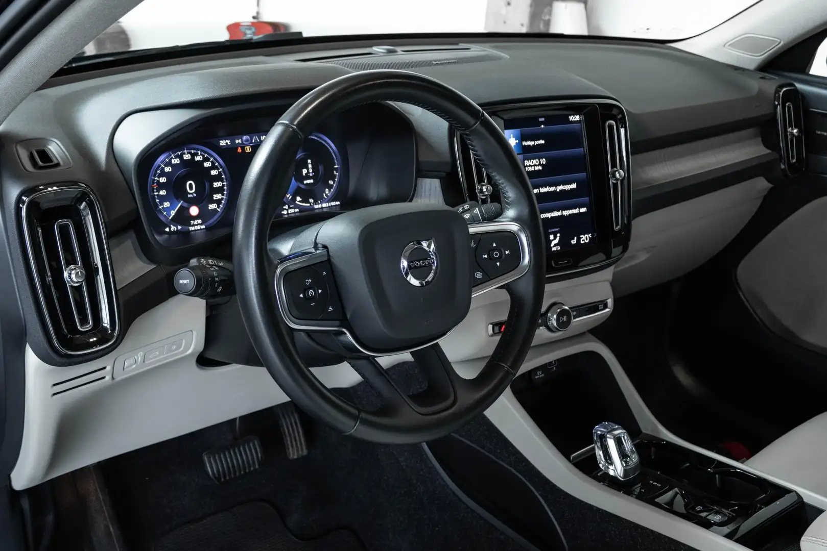 Volvo XC40 T4 Recharge Inscription | Blond Lederen bekleding Zwart - 2