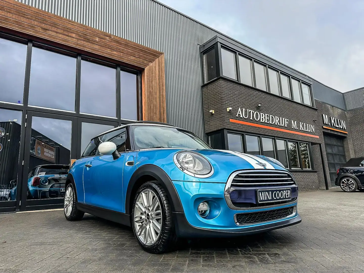 MINI Cooper Mini 1.5 Chili Business aut 136pk/Pano/Navi/Camera Blauw - 1