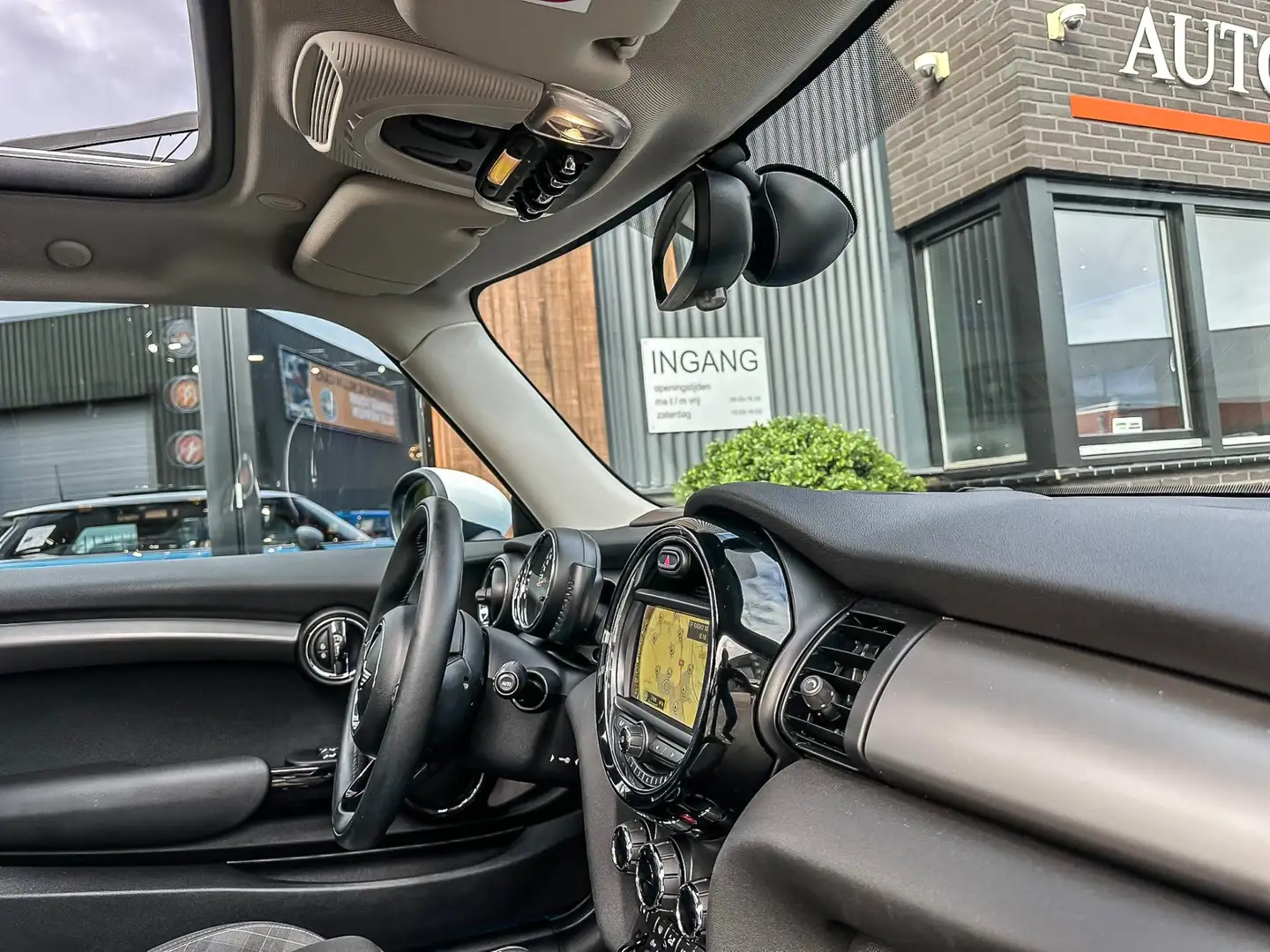 MINI Cooper Mini 1.5 Chili Business aut 136pk/Pano/Navi/Camera Blauw - 2