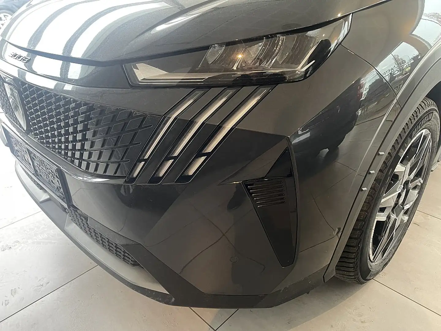 Peugeot 3008 Hybrid 136 E-DCS6 Allure Aut. Gris - 2