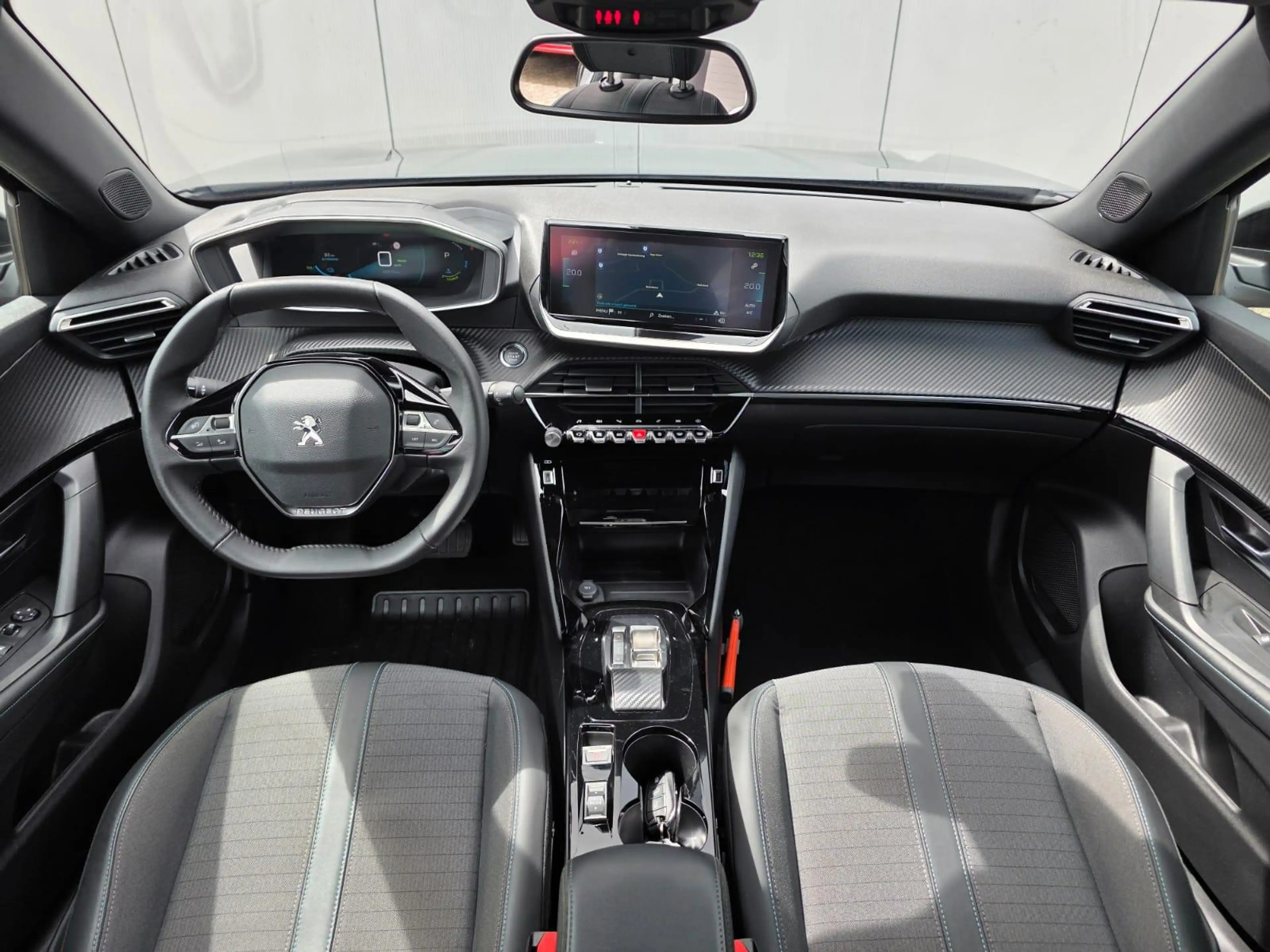 Peugeot e-2008 EV Allure Pack 50 kWh Navigatie | Parkeercamera | — photo 9