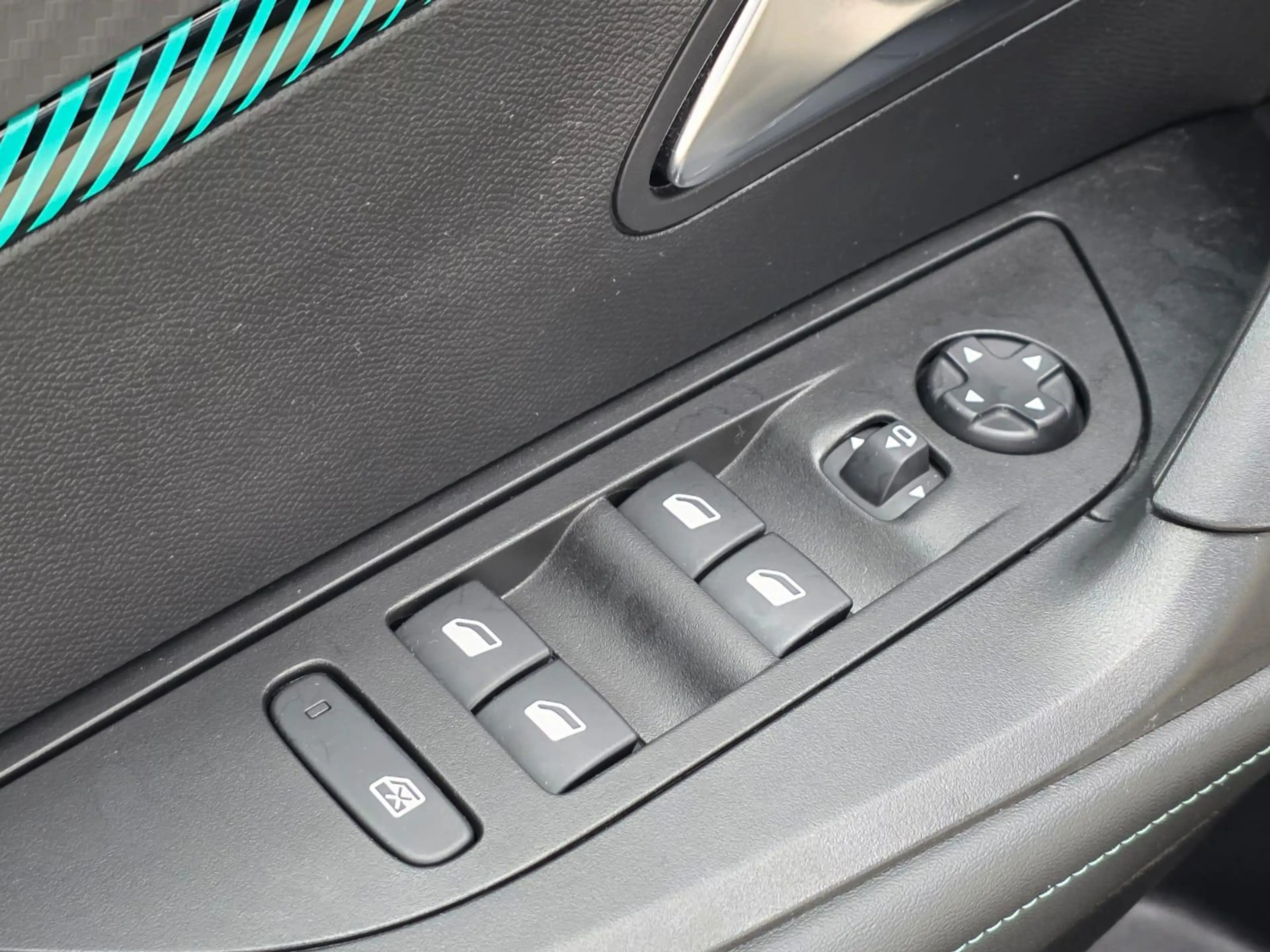 Peugeot e-2008 EV Allure Pack 50 kWh Navigatie | Parkeercamera | — photo 11