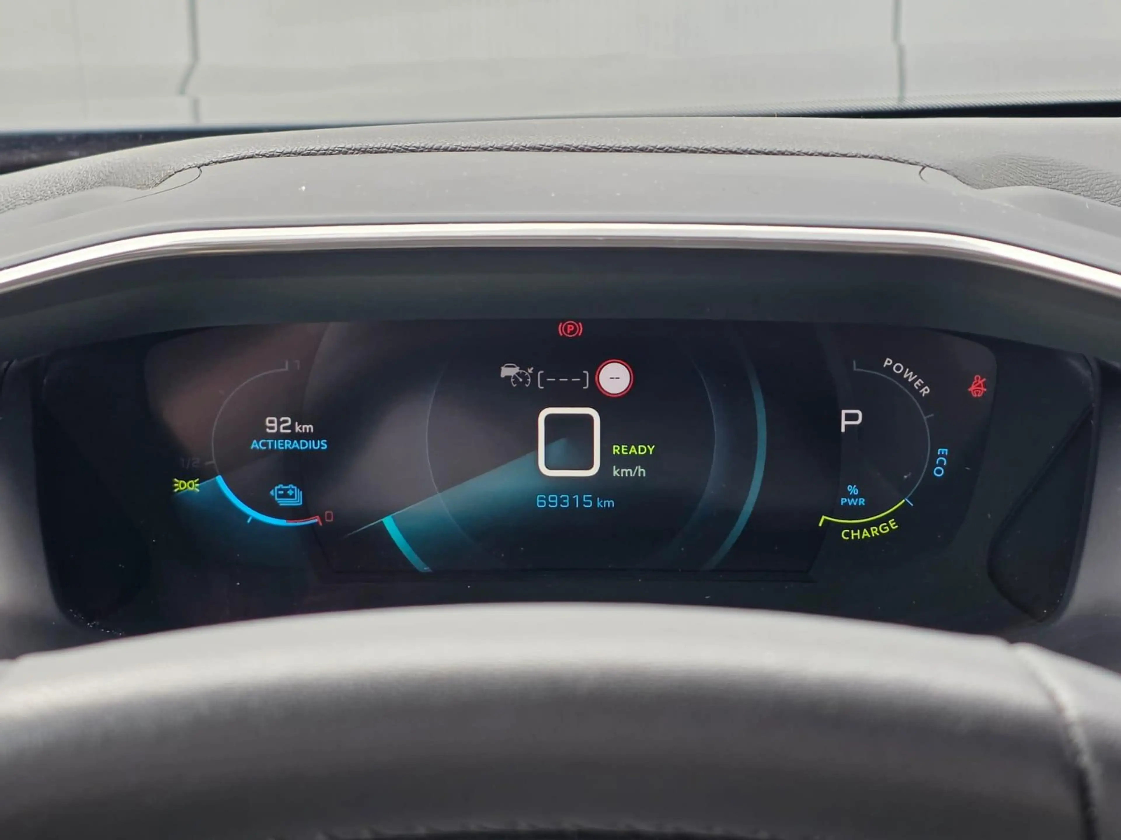 Peugeot e-2008 EV Allure Pack 50 kWh Navigatie | Parkeercamera | — photo 14