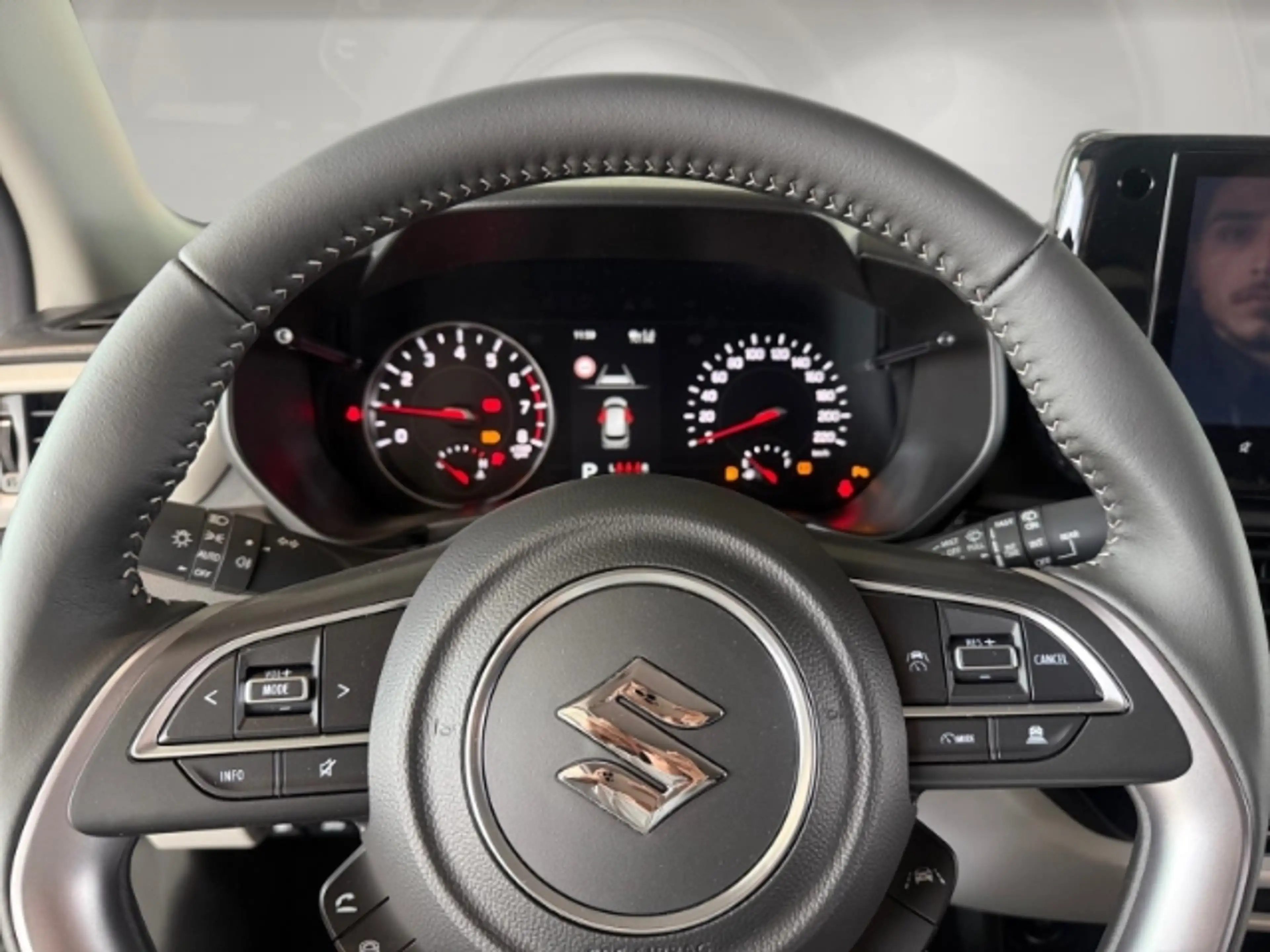 Suzuki Swift 1.2 CVT Hybrid Comfort Dualjet AUT, Apple CarPlay — photo 9