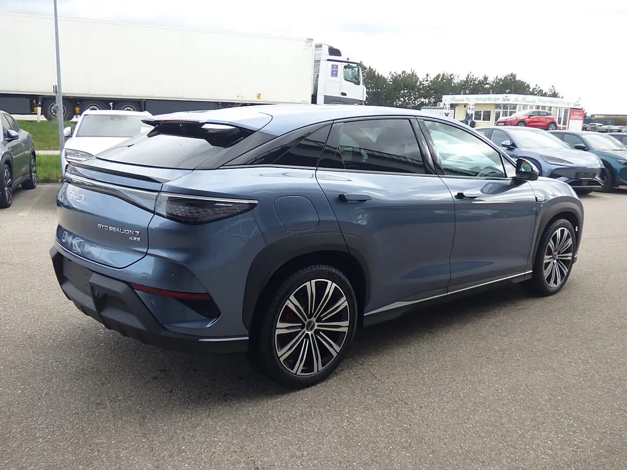 BYD SEALION 7