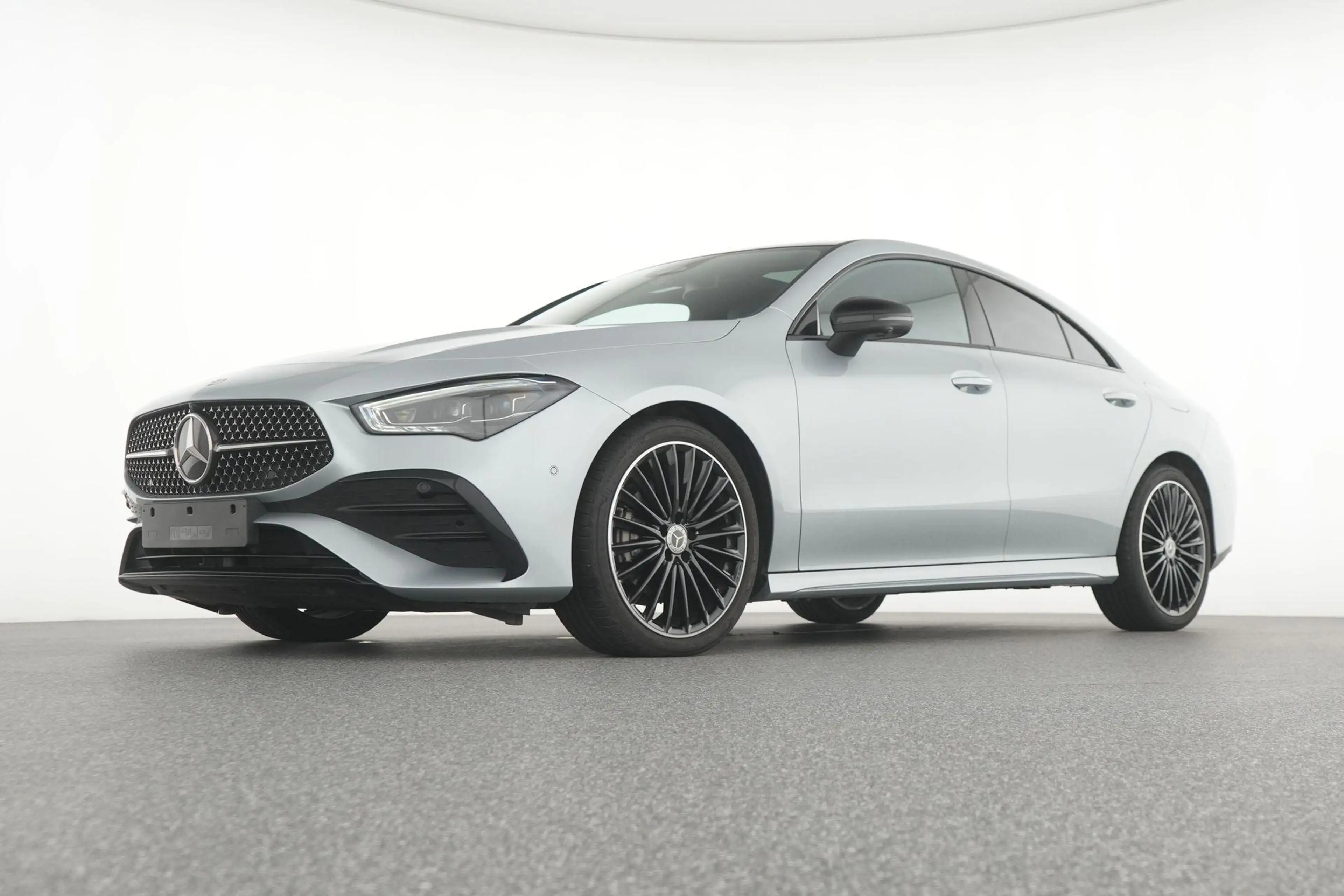 Mercedes-Benz CLA 180 d Coupé AMG Line — photo 11