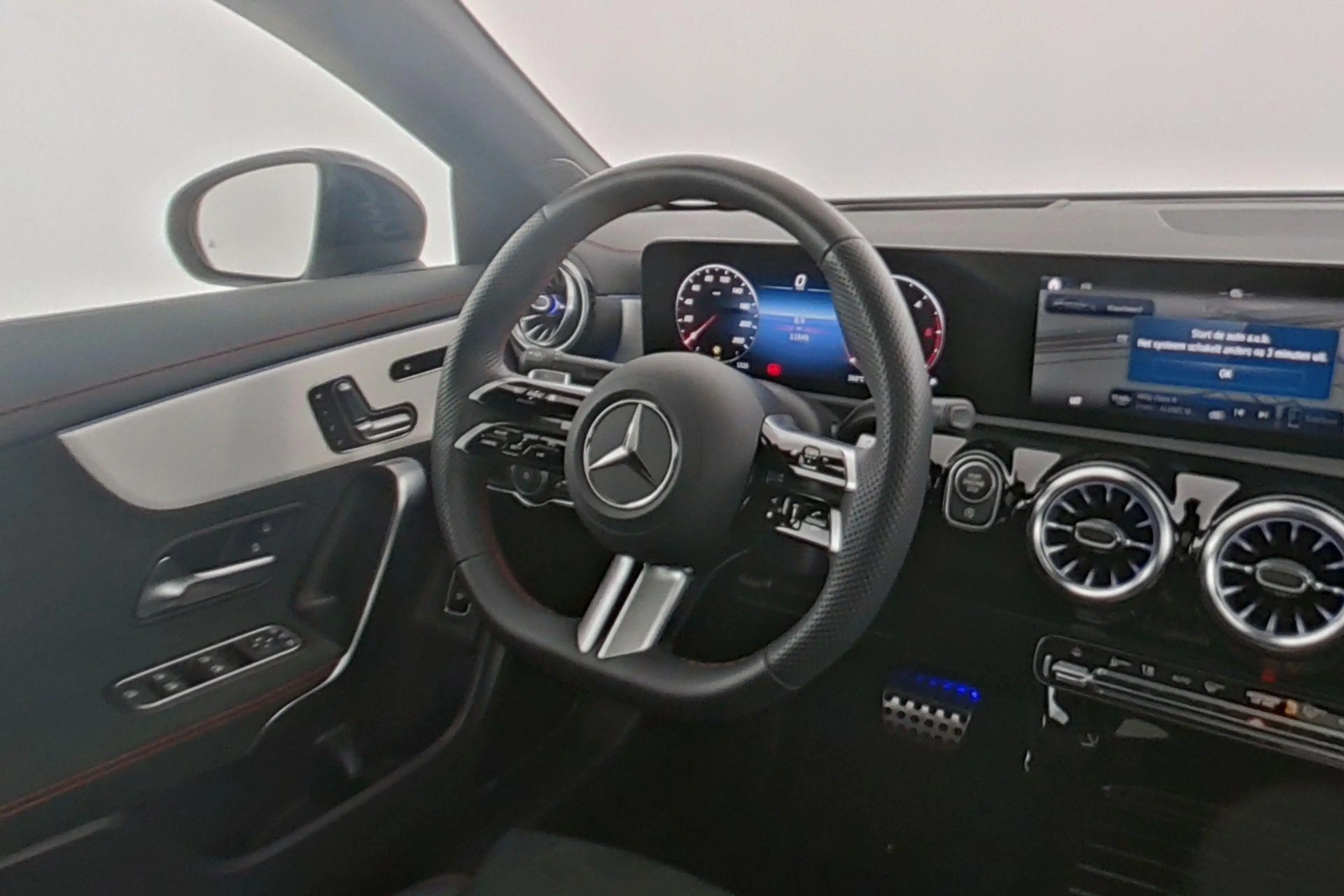 Mercedes-Benz CLA 180 d Coupé AMG Line — photo 14