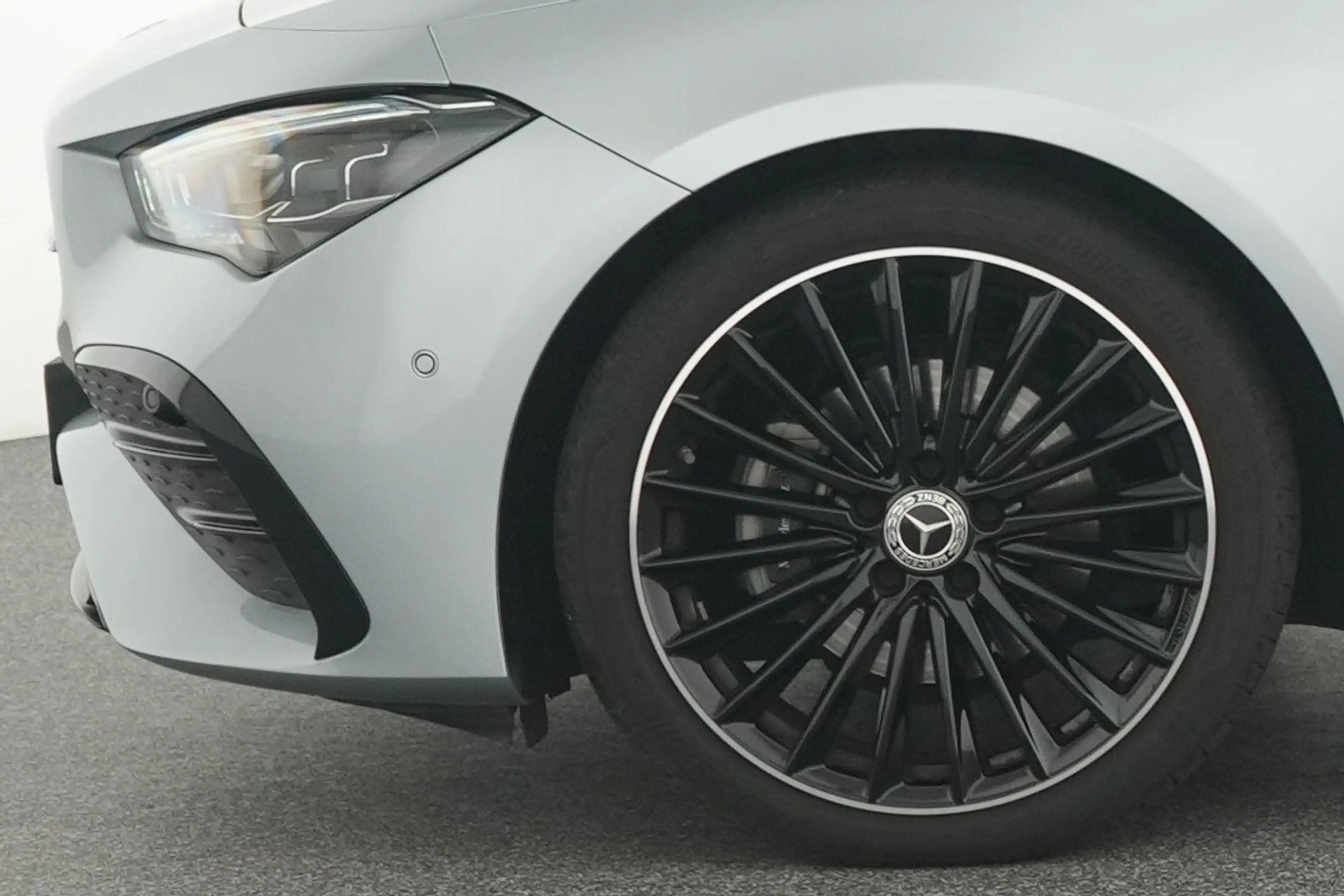 Mercedes-Benz CLA 180 d Coupé AMG Line — photo 6