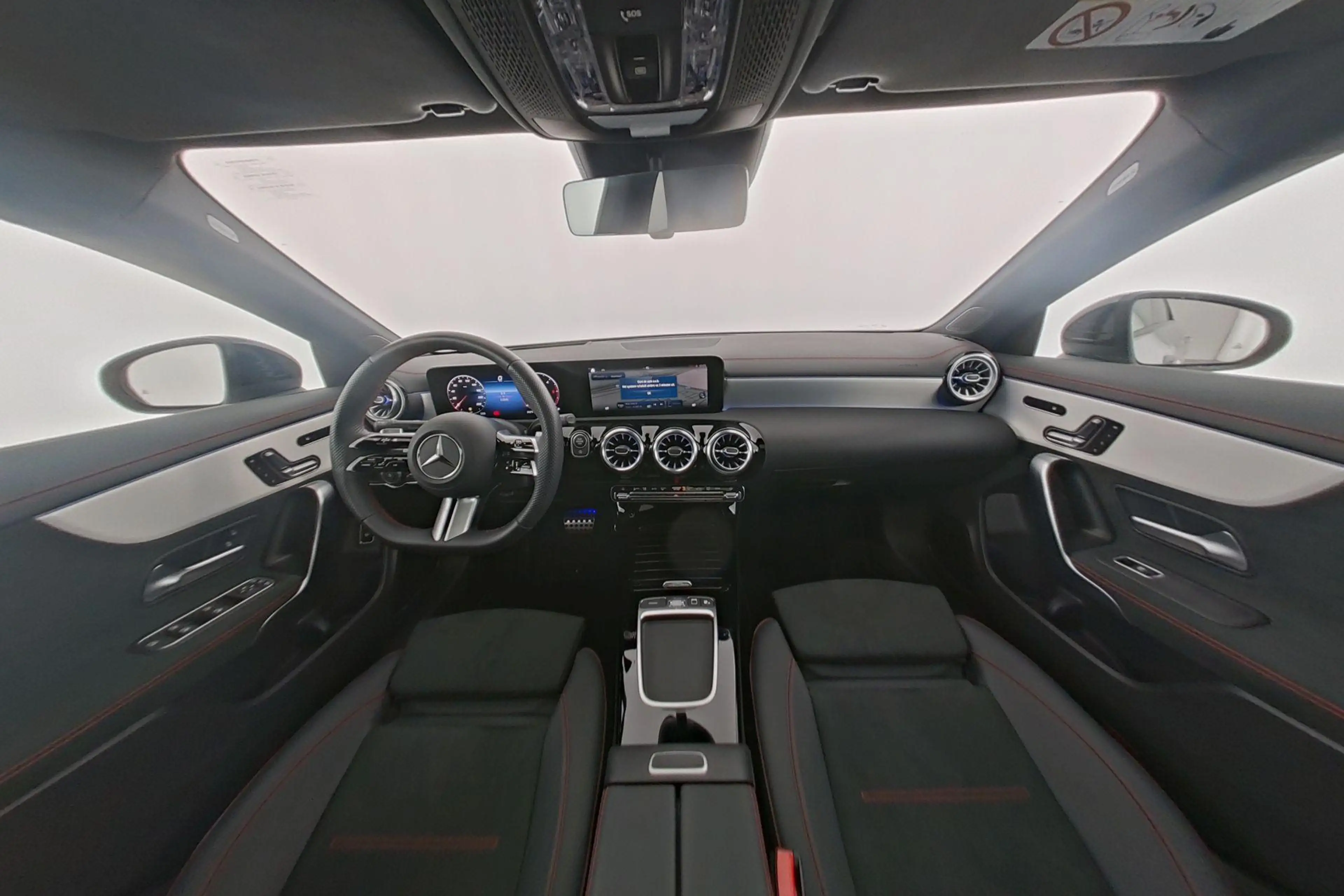 Mercedes-Benz CLA 180 d Coupé AMG Line — photo 13