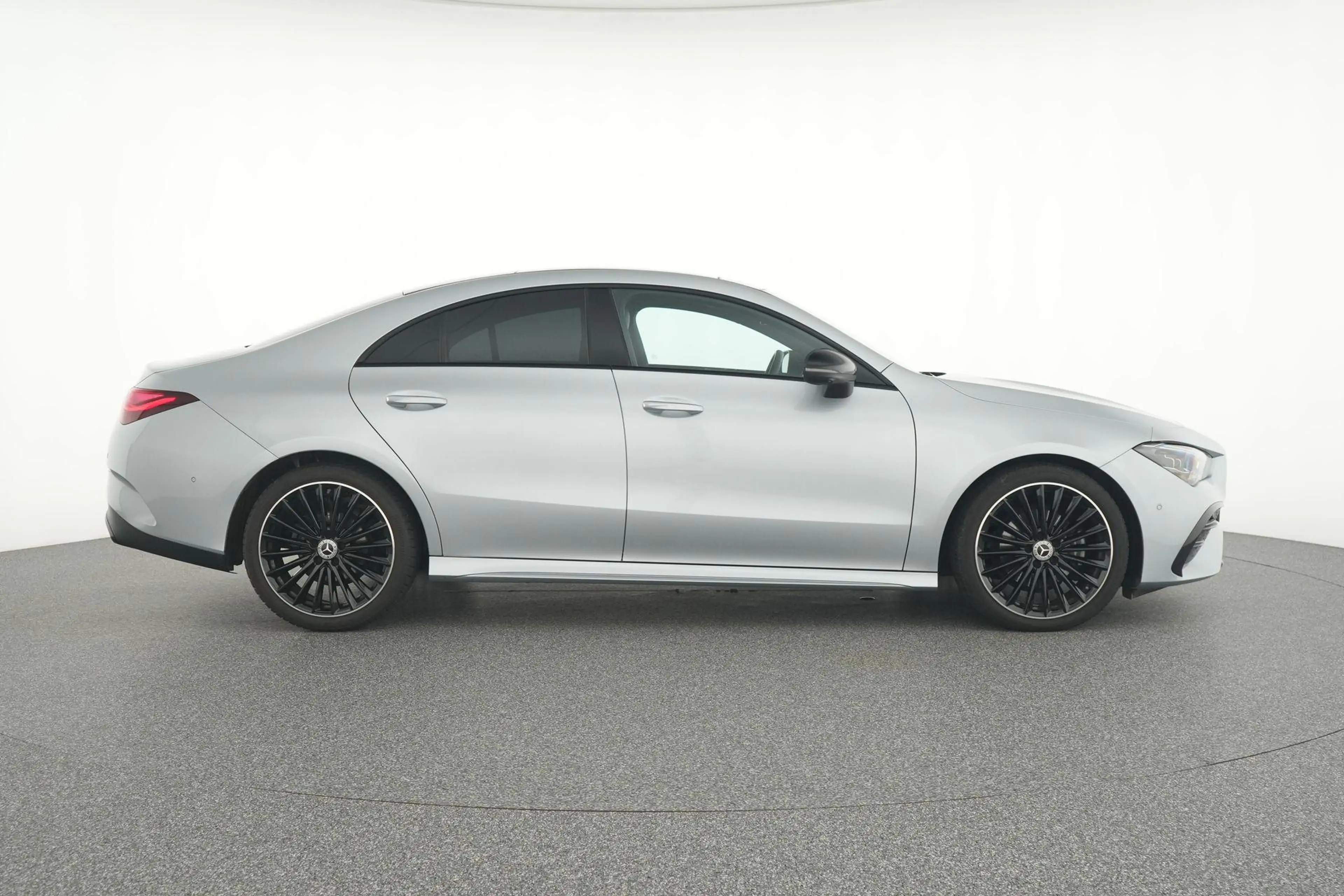 Mercedes-Benz CLA 180 d Coupé AMG Line — photo 10
