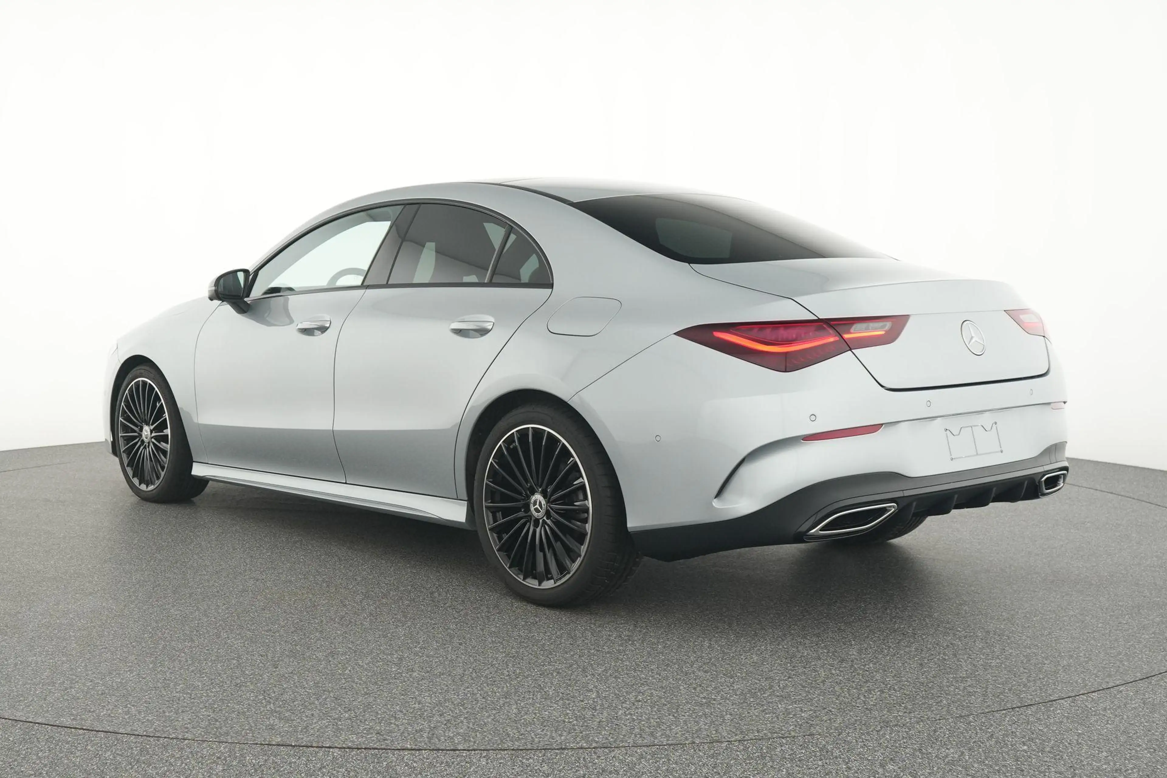 Mercedes-Benz CLA 180 d Coupé AMG Line — photo 4