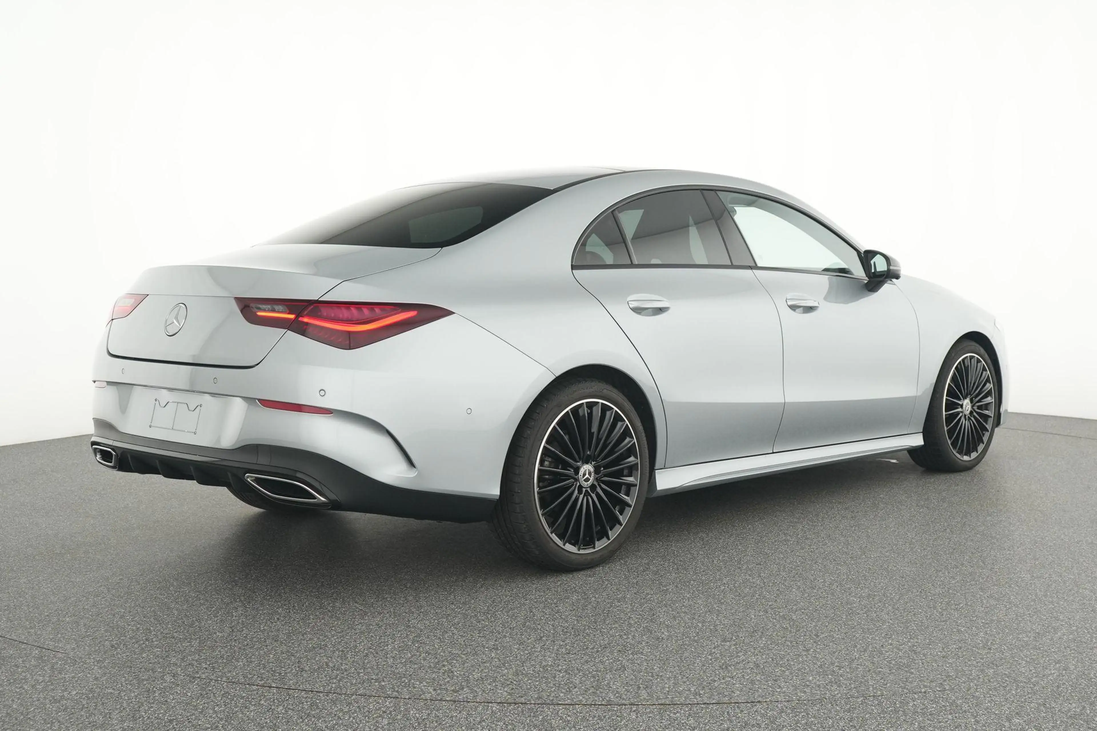 Mercedes-Benz CLA 180 d Coupé AMG Line — photo 5