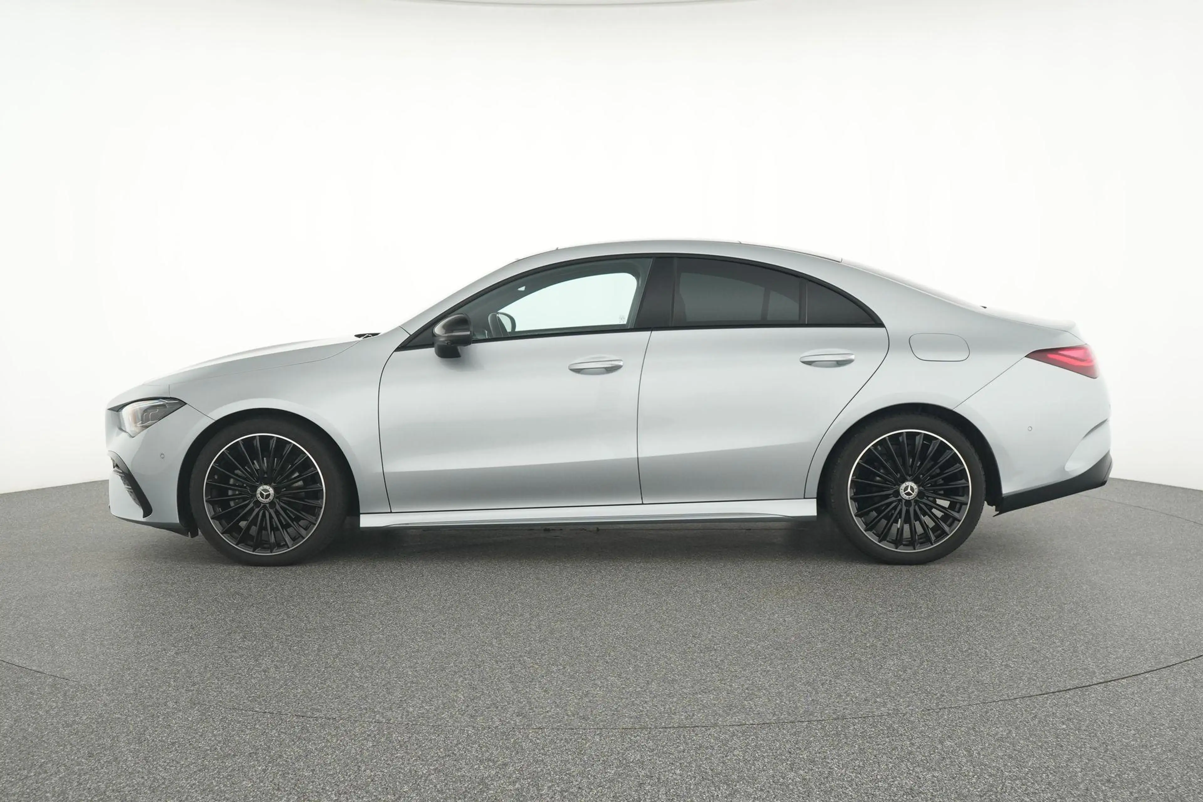 Mercedes-Benz CLA 180 d Coupé AMG Line — photo 9