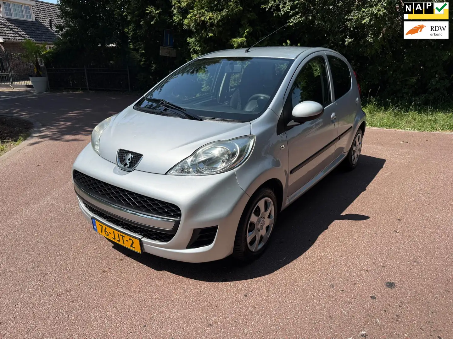 Peugeot 107 1.0-12V Sublime / Airco / NAP / Aux / 5d / Apk Grijs - 1