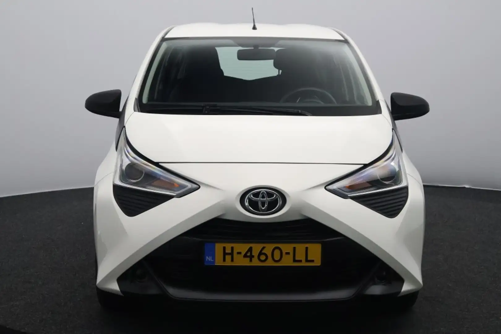 Toyota Aygo 1.0 VVT-i x-fun 5-Deurs | Airco | Bluetooth | Weiß - 2