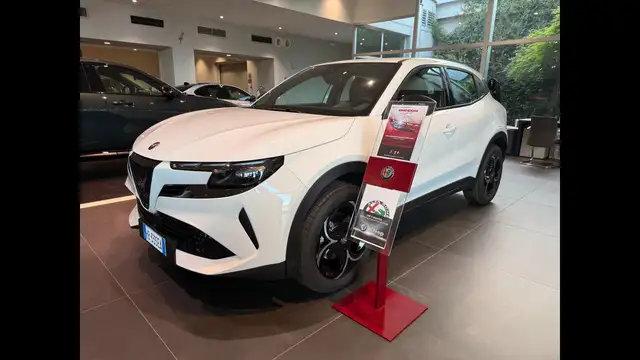 Alfa Romeo Junior Ibrida My25 Ibrida 1.2145cv Hybrid Edct6