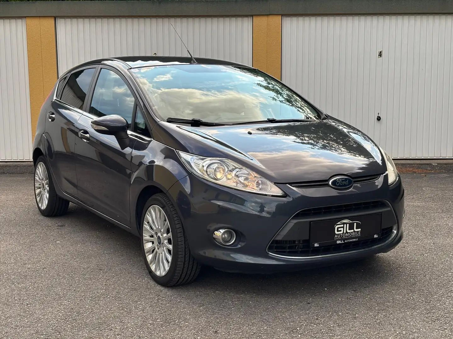Ford Fiesta Titanium 1.6 TDCi Grau - 2