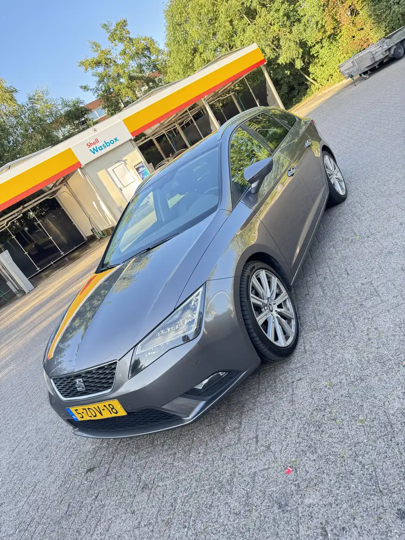 SEAT Leon 1.6 TDI Sport Line Grijs - 1