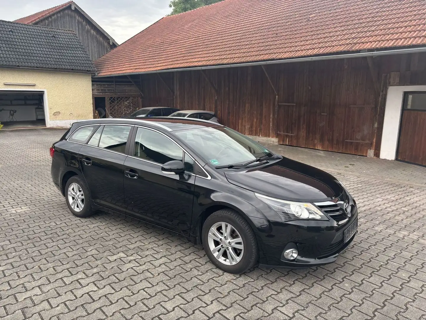 Toyota Avensis Life++65000Km++Navi++ Zwart - 1