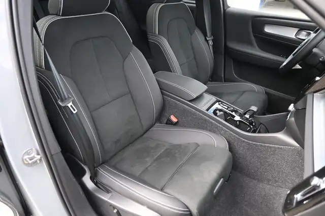 Volvo XC40 view 14