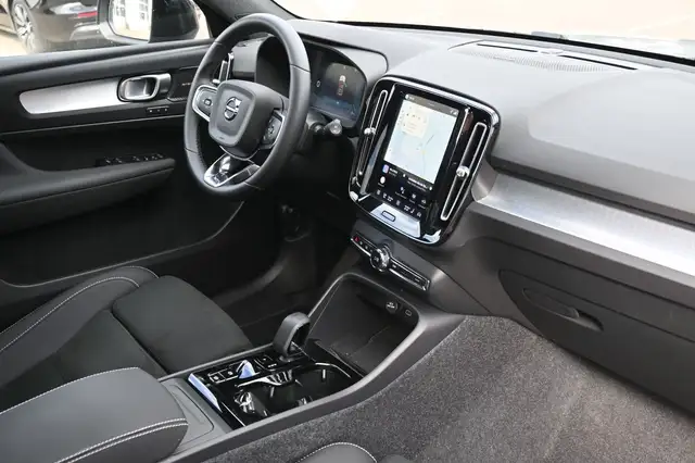 Volvo XC40 view 13