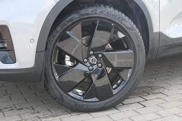 Volvo XC40 view 11