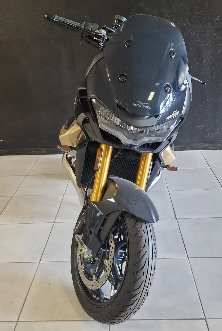 Moto Guzzi V 100 Noir - 2