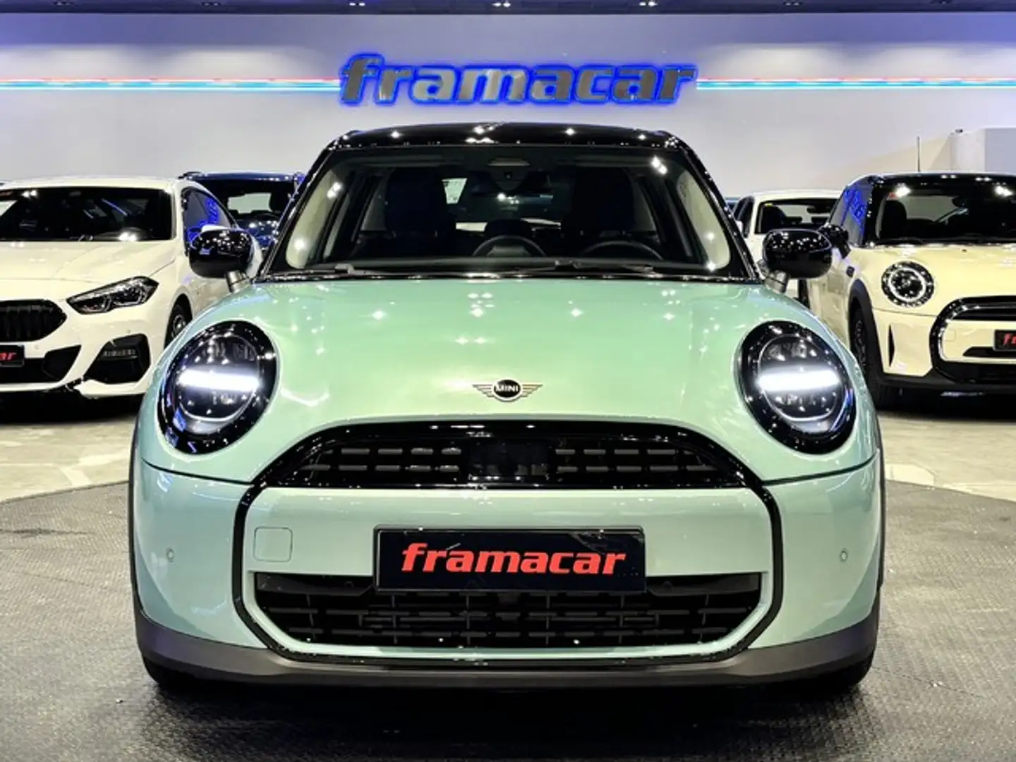 MINI Cooper 5 puertas C Essential Aut. - 2