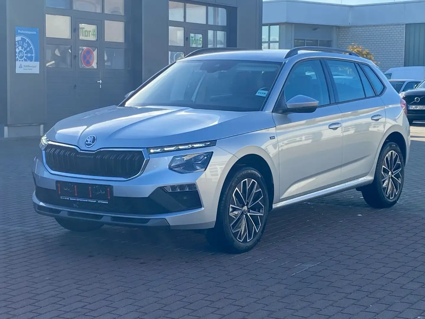 Skoda Kamiq 1.0 TSI Drive *LED*FSH*KAMERA*SMARTLINK* Silber - 1