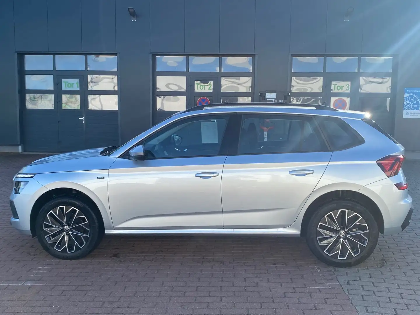 Skoda Kamiq 1.0 TSI Drive *LED*FSH*KAMERA*SMARTLINK* Silber - 2