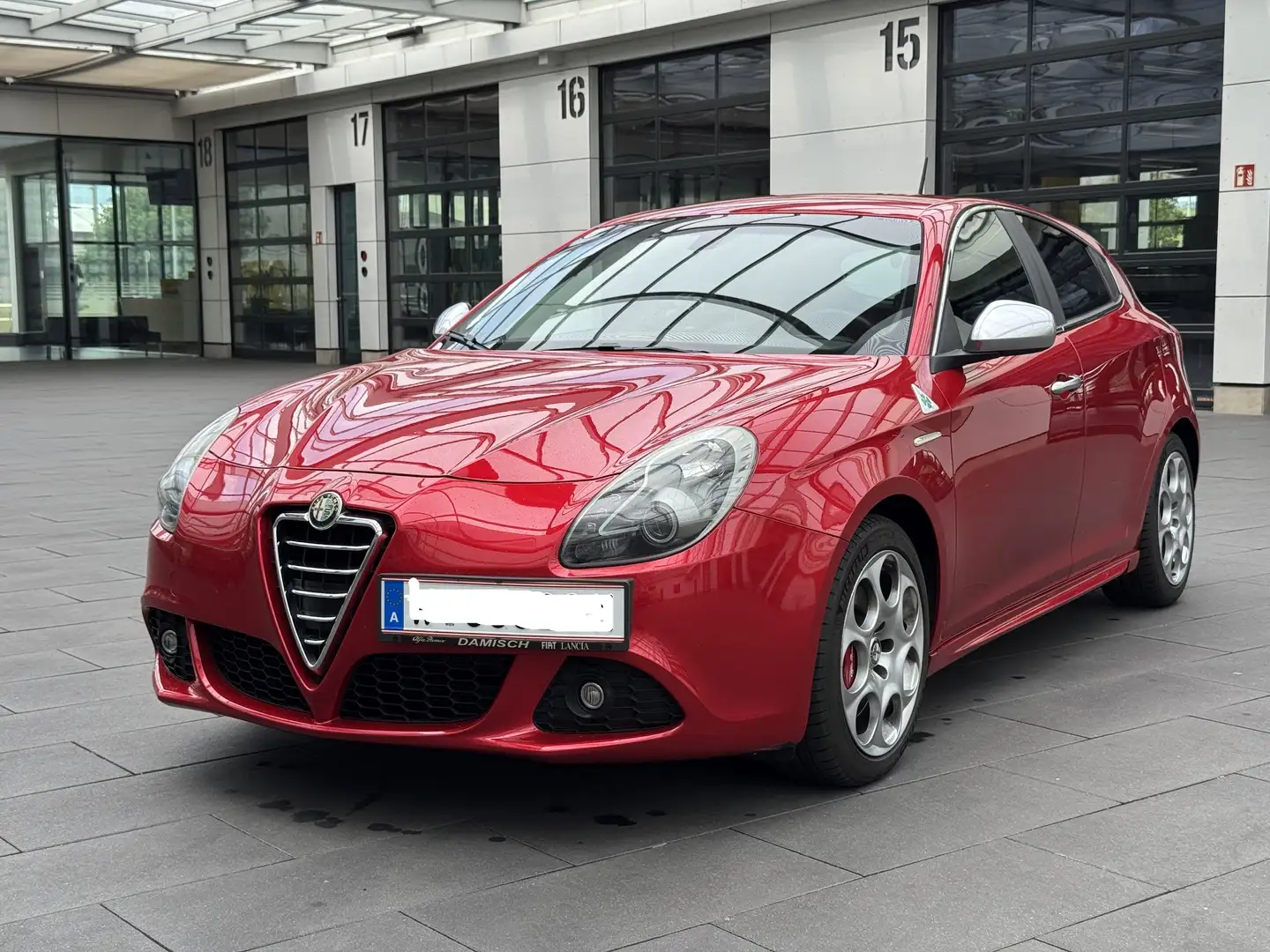 Alfa Romeo Giulietta Giulietta 1750 TBi Quadrifoglio Verde Verde Rot - 1