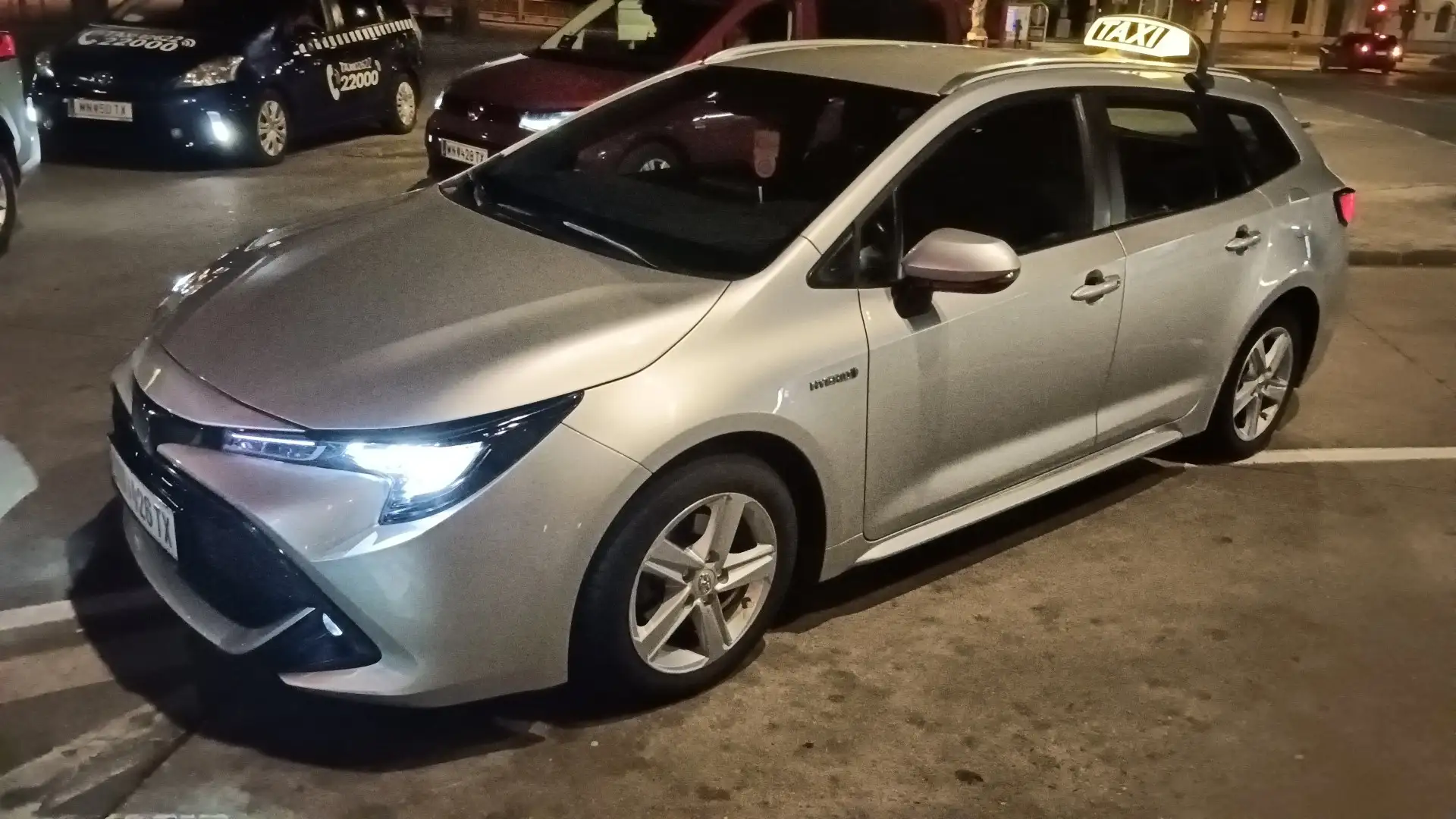 Toyota Corolla Kombi 1,8 Hybrid Design - 2