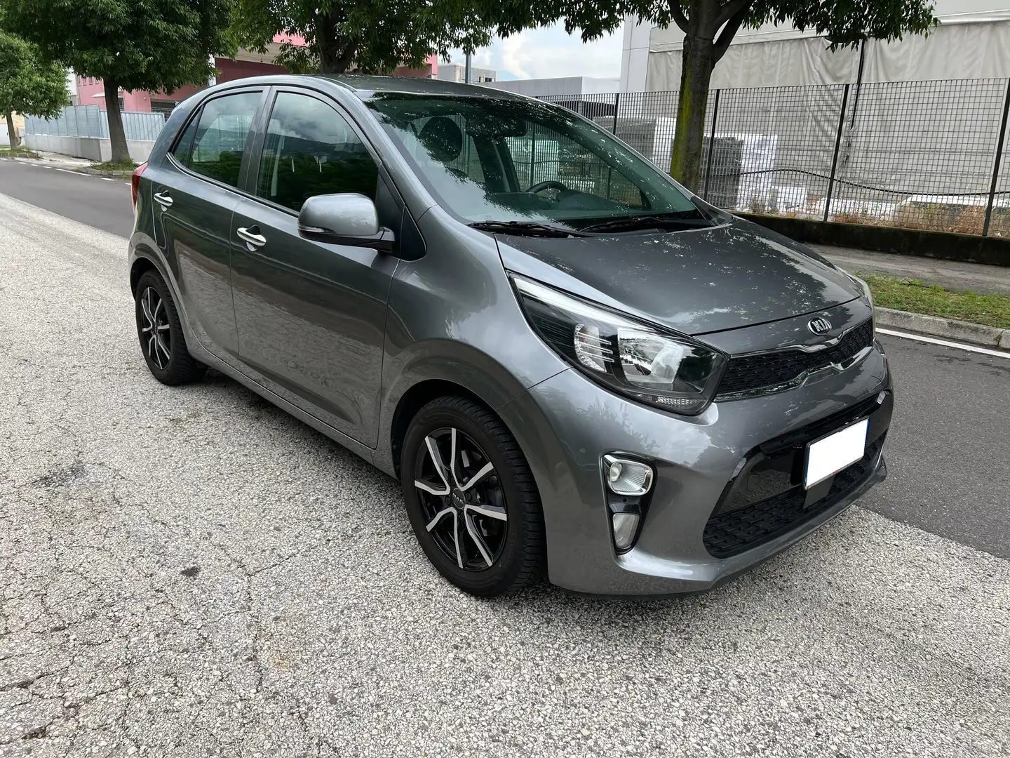 Kia Picanto 1.0 benzina 67CV Style aut. NEOPATENTATI Grigio - 2