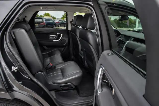 Land Rover Discovery Sport view 14