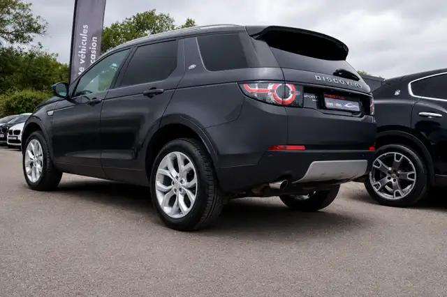 Land Rover Discovery Sport view 8