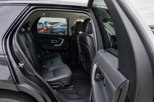 Land Rover Discovery Sport view 5