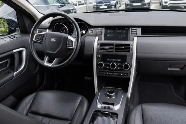Land Rover Discovery Sport view 2