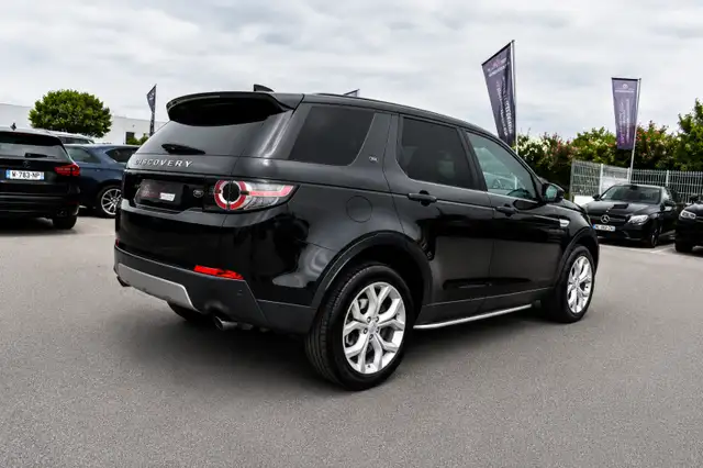 Land Rover Discovery Sport view 10