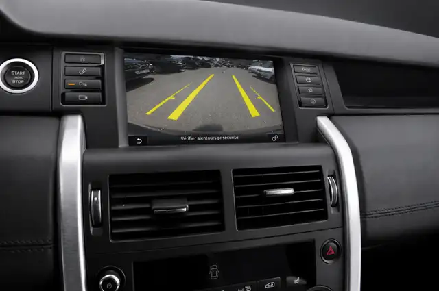 Land Rover Discovery Sport view 12