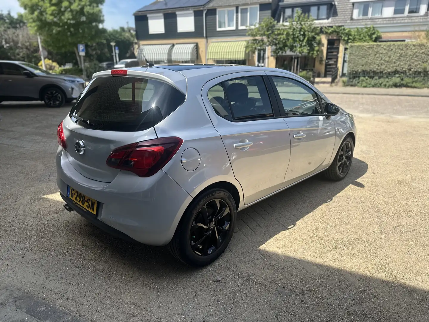 Opel Corsa 1.4 Color Edition 5-drs 90PK Airco/Cruise Controle Grijs - 2