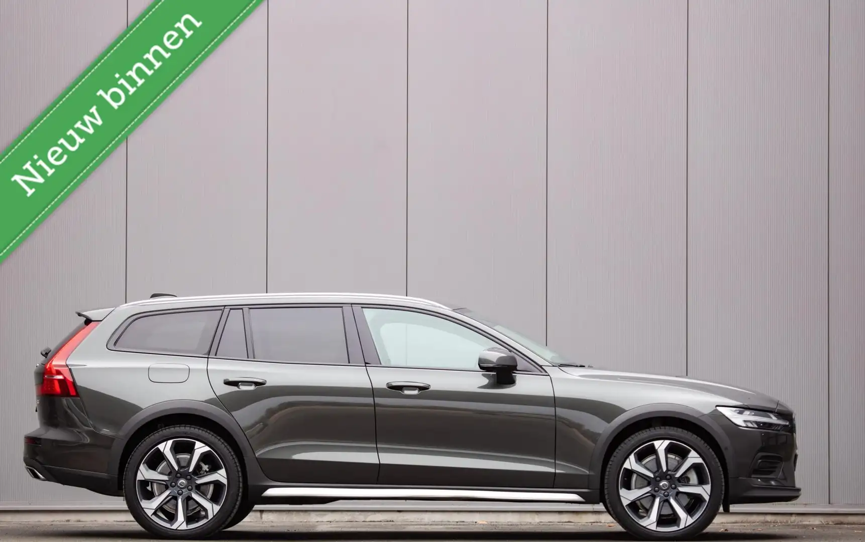 Volvo V60 Cross Country 2.0 B5 AWD Pro | Panoramadak | H/K Audio | Trekhaa Gris - 1